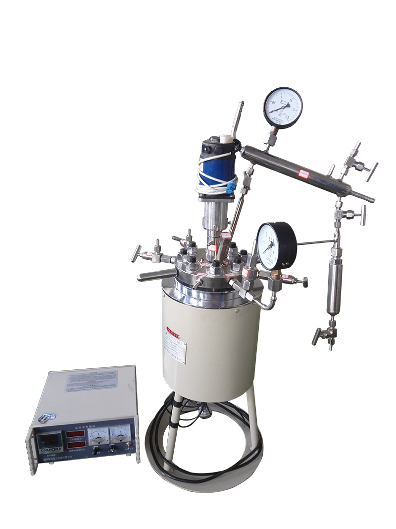 CJ型反應(yīng)釜（帶回收、冷凝裝置）